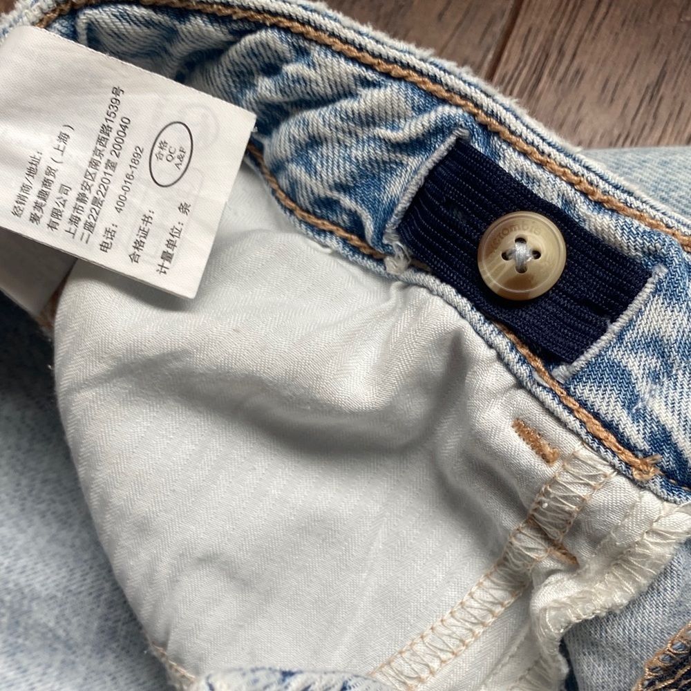 Abercrombie Kids Denim Blue Relaxed Jeans - Picture 4 of 8